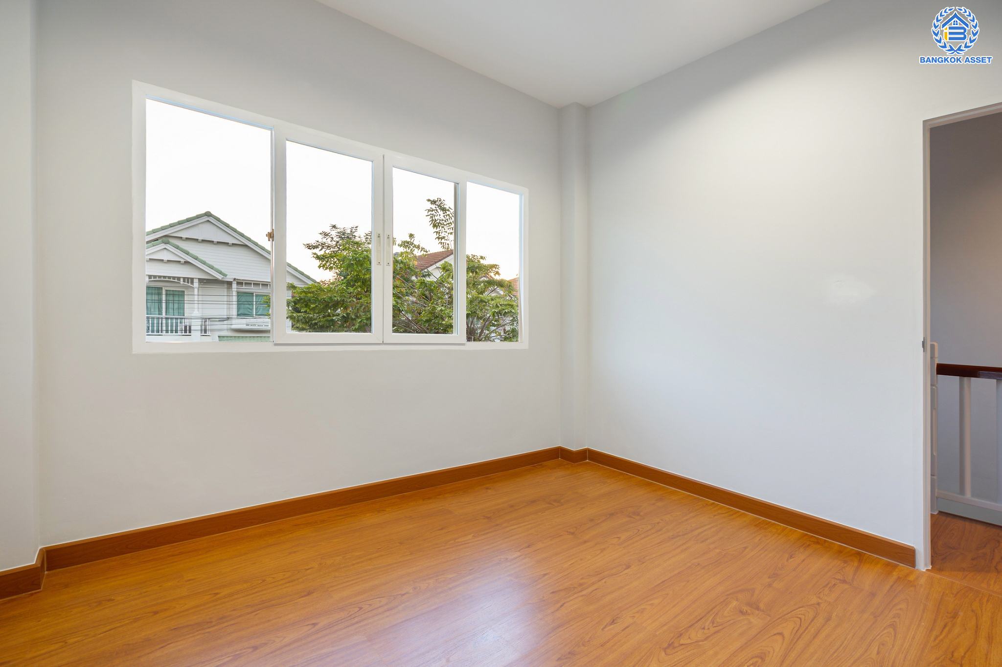 บ้านมือสองตกแต่งใหม่ ม.เพอร์เฟคเพลส2 รัตนาธิเบศร์ บ้านเดี่ยวหลังใหญ่ จากแบรนด์ Property Perfect เนื้อที่ 60 ตร.ว. บนโซนที่ดีที่สุด! ใกล้ทะเลสาบและส่วนกลาง ฟังก์ชันพร้อม 3 ห้องนอน 3 ห้องน้ำ 2 ที่จอดรถ บนที่สุดแห่งทำเลโซนเมือง เชื่อมต่อทุกการเดินทาง ใกล้เซ็นทรัลรัตนาธิเบศร์ จุดขึ้นทางด่วน "งามวงศ์วาน" และรถไฟฟ้า "สถานีไทรม้า"...